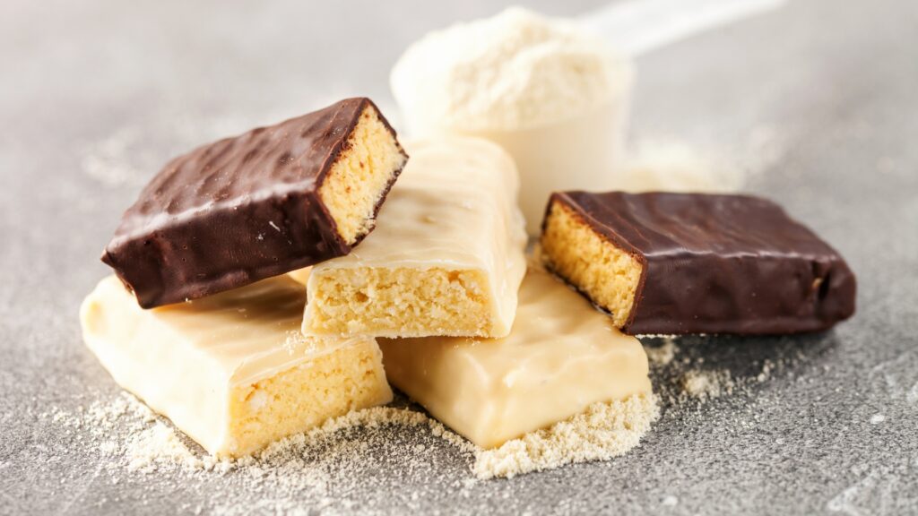 Barrinhas recheadas com sabor de sobremesas são uma tendência em crescente no mercado de doces proteicos